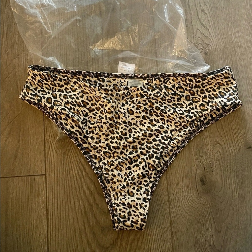 Kittenish Women’s Leopard Swim Bottoms Size XL NWT